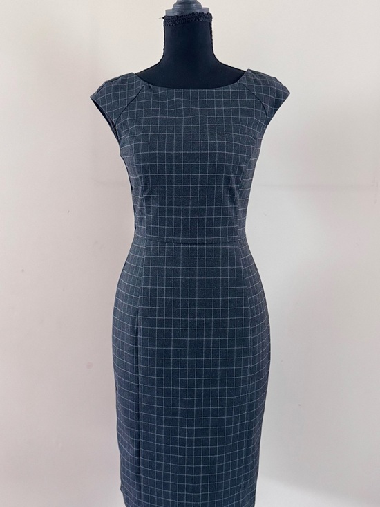 Banana Republic Dresses & Skirts - Banana Republic Black and White Windowpane Midi Sheath Dress